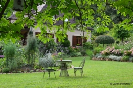 potager,chenille,pour le 18 juin,tour du jardin 050.JPG