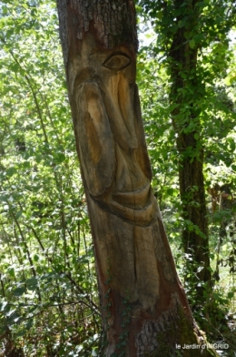 manthe religieuse,Lalinde marché,Land art au Colombier 104.JPG