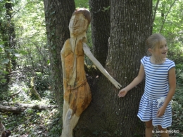 manthe religieuse,Lalinde marché,Land art au Colombier 076.JPG