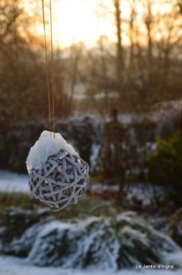 Neige en dordogne,jardin 154.JPG