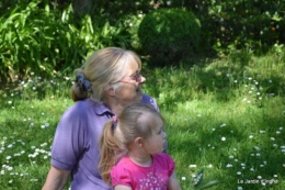 ancolies,jardins de la Brande,les filles et Caro 147.JPG