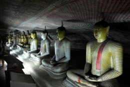 Dambulla 8 - deuxième grotte 5.jpg