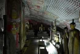 Dambulla 8 - deuxième grotte 6.jpg