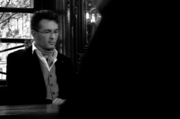 Frédéric Tison, lauréat du prix Aliénor pour son livre « Le Dieu des portes » — brasserie Lipp, Paris, décembre 2016.JPG