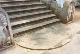 7. Seuil d'escalier.jpg