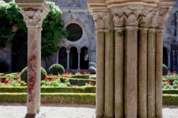 Abbaye de Fontfroide - Cloître - 1.jpg