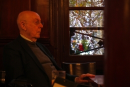 Le poète Paul Farellier — remise du prix Aliénor de poésie à Frédéric Tison, Lipp, Paris, décembre 2016.JPG