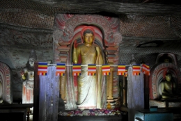 Dambulla 8 - deuxième grotte 7.jpg
