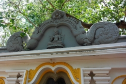 4. Arbre de Bhô - autel 1.jpg