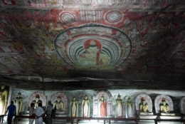Dambulla 8 - deuxième grotte 1.jpg