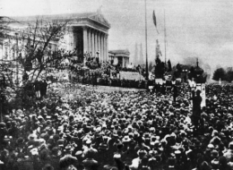 Proclamation de la République devant le Parlement à Vienne le 12 novembre 1918.jpg