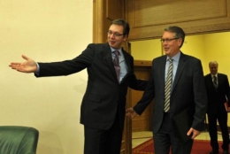 Aleksandar Vučić et Aleksandr Chepurin.jpg