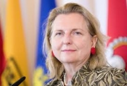 Karin Kneissl.jpg