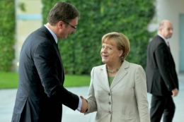 Aleksandar Vučić et Angela Merkel.jpg