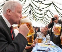 Horst-Seehofer Oktoberfest 2012.jpg