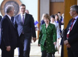 Aleksandar Vučić et Catherine Ashton.jpg