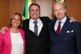 Beatrix von Storch, Präsident Jair Bolsonaro und von Storchs Ehemann, Sven von Storch.jpg