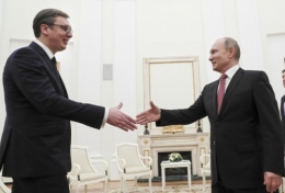 Aleksandar Vucic et Vladimir Poutine.jpg