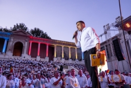 George Simion lors du rasssemblement électoral.jpg