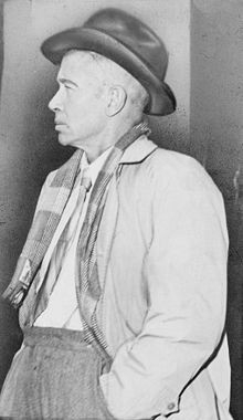 220px-E._E._Cummings_NYWTS.jpg