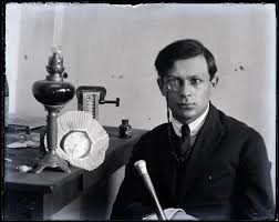 Tristan Tzara, De nos oiseaux, cirque, clown,