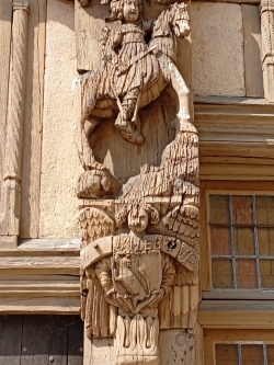 maiosn pan de bois place du pilori