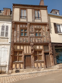maiosn pan de bois place du pilori