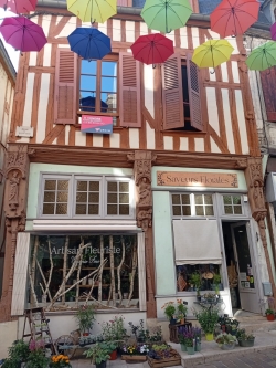 maison pan de bois en bas de la rue G. Cortel