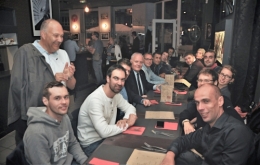 raderie-de-Lille-2017-FA au milieu des jeunes militants de l'UPR -20-restaurant.jpg