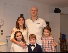 le héro et sa famille.PNG