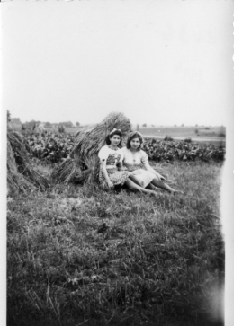 1944mamanetsansdoutesonamieGhislaine.jpg