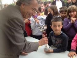 Remise de coupe à Aubin, vainqueur de la première