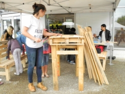 Utilisation de palettes pour fabriquer des bancs