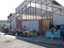 Devant la halle des Graviers