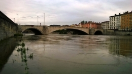 Lyon, pertle de soie grise...Stanislas Rodanski.jpg