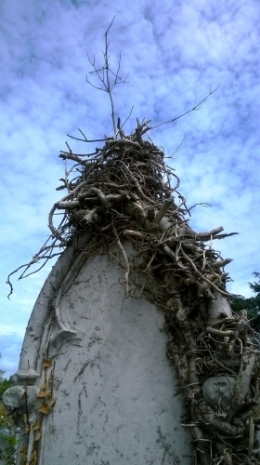 Stèle pour oiseaux.jpg
