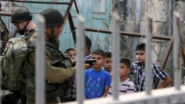 enfants-palestiniens-emprisonnes-par-israel.jpg