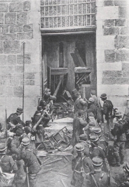 1905-2-armee-enfonce-portes-eglises.jpg