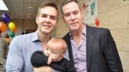 adoption lgbt,mort,violences répétées