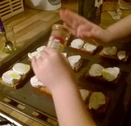 toasts pain épice chèvre cannelle 11032017 (3).jpg