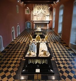Praalgraven_van_Filips_de_Stoute_-_Jan_zonder_Vrees_en_Margaretha_van_Beieren_(1363-1423).jpg