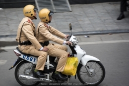 hanoi,police vietnam,olivier gomez photographe