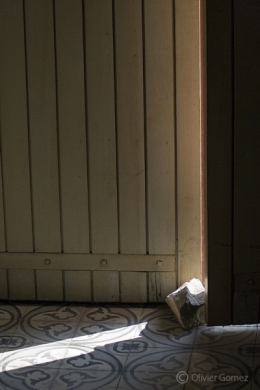 PORTE ENTROUVERTE.jpg