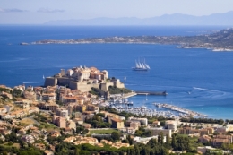 Citadelle et voilier.jpg