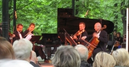 11-06-19 Concert Lux_5966 red.jpg