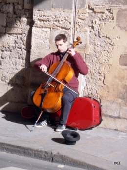 12-04-21 Violoncelliste red.JPG