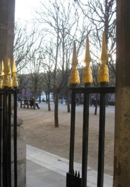 11-03-22 Palais Royal 10 red.jpg