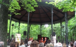 11-06-19 Concert Lux_5967 red.jpg