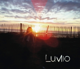 Lumio, staring at the sun