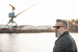 Je suis une filles, Lucien Chéenne